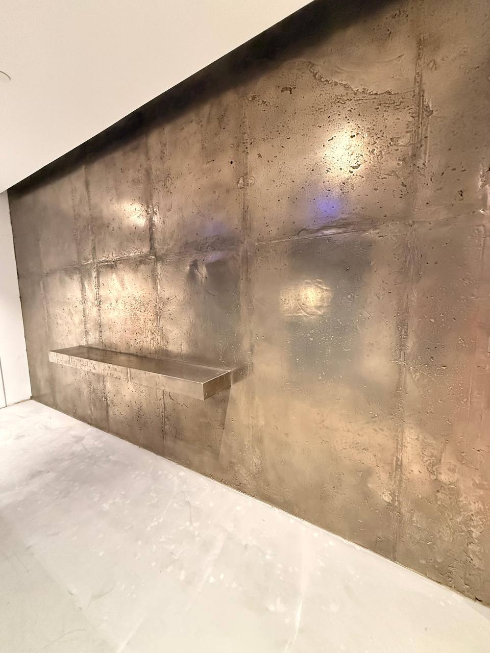 Liquid Metal Wall with Floating Shelf