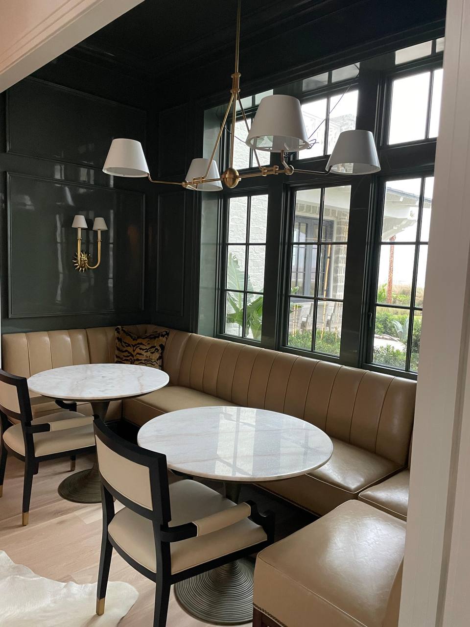 Lacquered Breakfast Room
